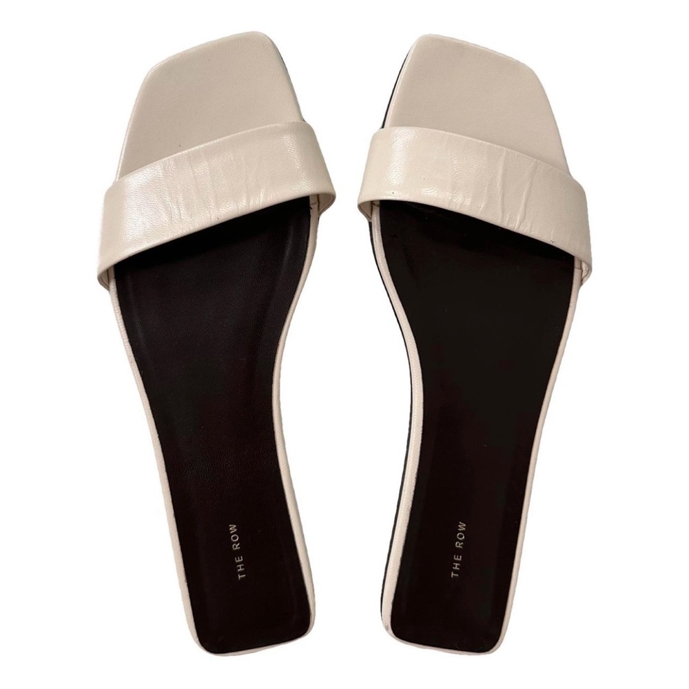 NWT The row chocolate sandals in white